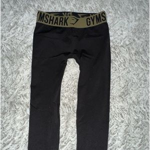 gymshark leggings barely worn in good condition.